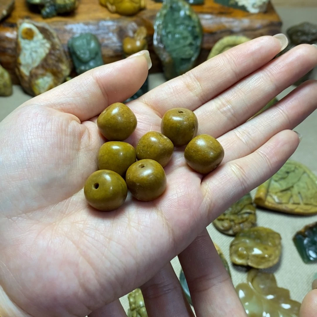 未镶嵌岫岩河磨玉（透闪石质玉）把件超***蛋