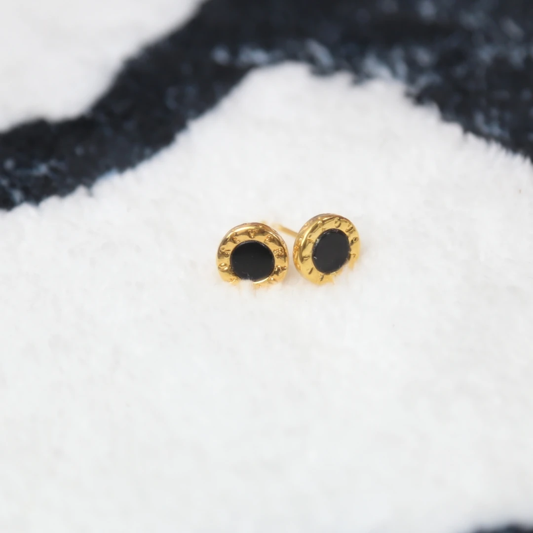 【SL】18k金黑玛瑙罗马字母圆牌耳钉(一对)