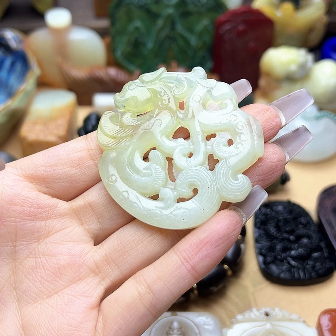 蛇纹石玉未镶嵌颈饰