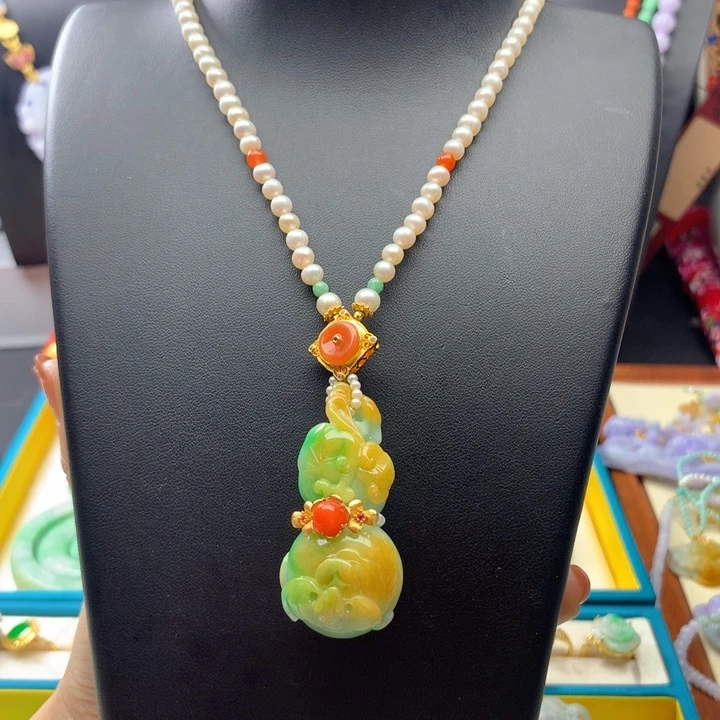 翡翠颈饰未镶嵌翡翠葫芦