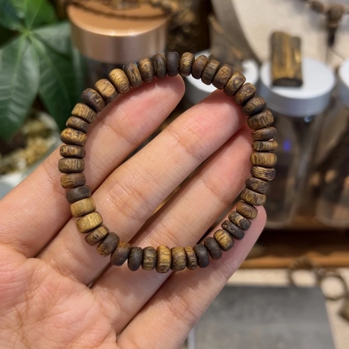 葉***沉香碎屑沉香0.7厚片珠