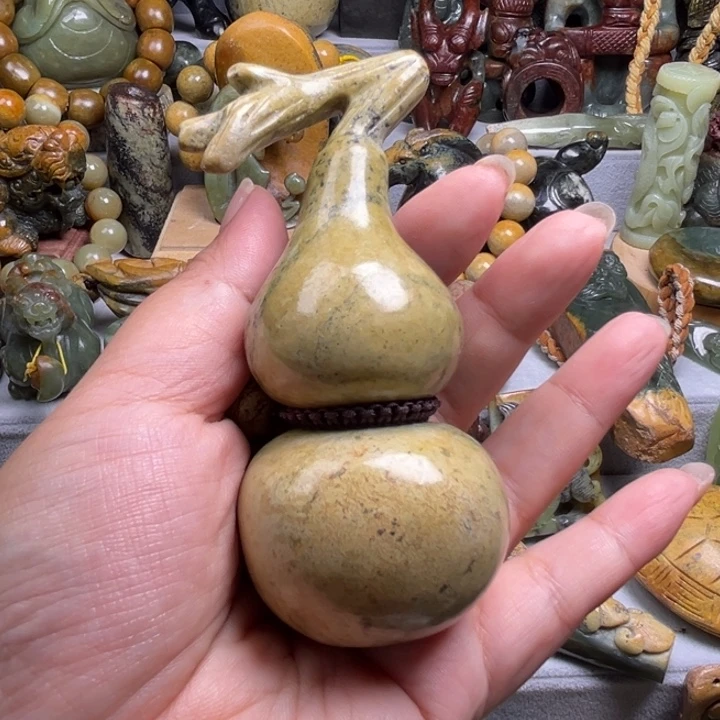 未镶嵌岫岩河磨玉（透闪石质玉）把件红*的