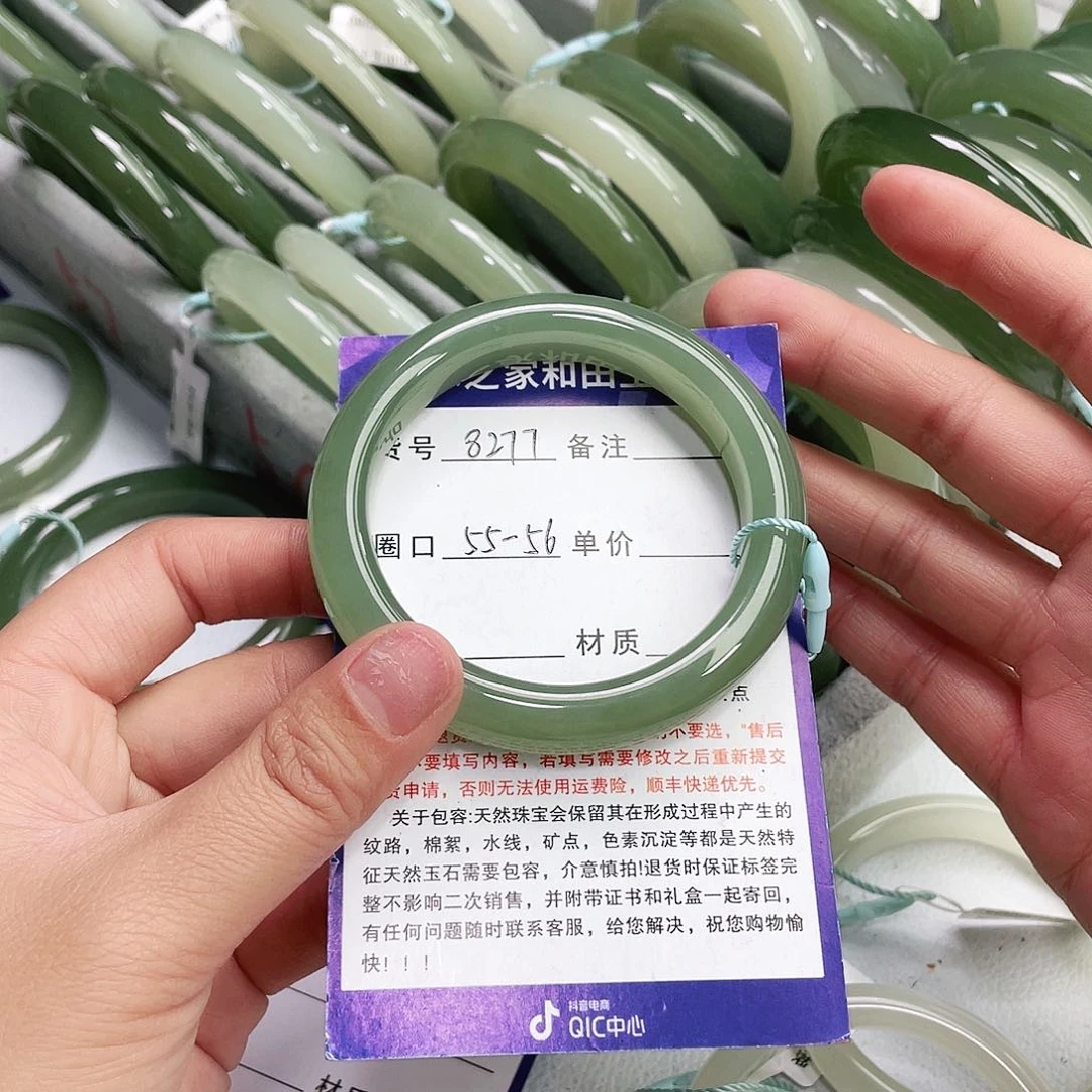 和田玉手镯未镶嵌罗****?