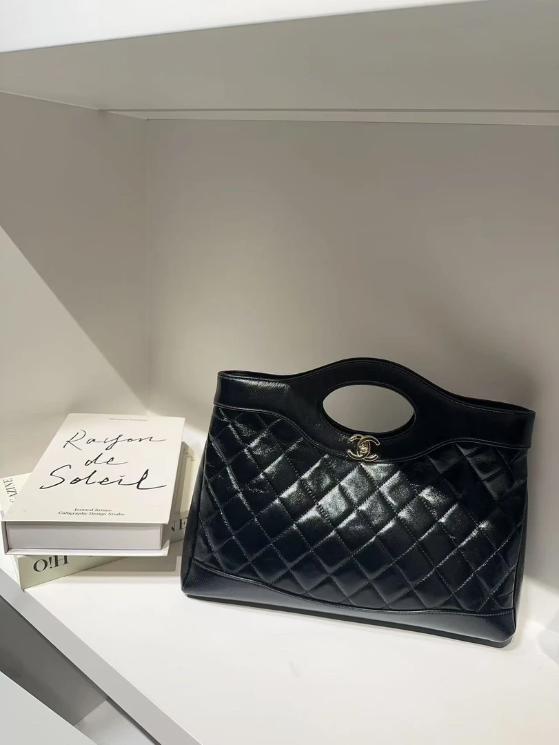 99新 Chanel/香奈儿 HIHI/Chanel 24S 黑金油蜡皮横版31bag