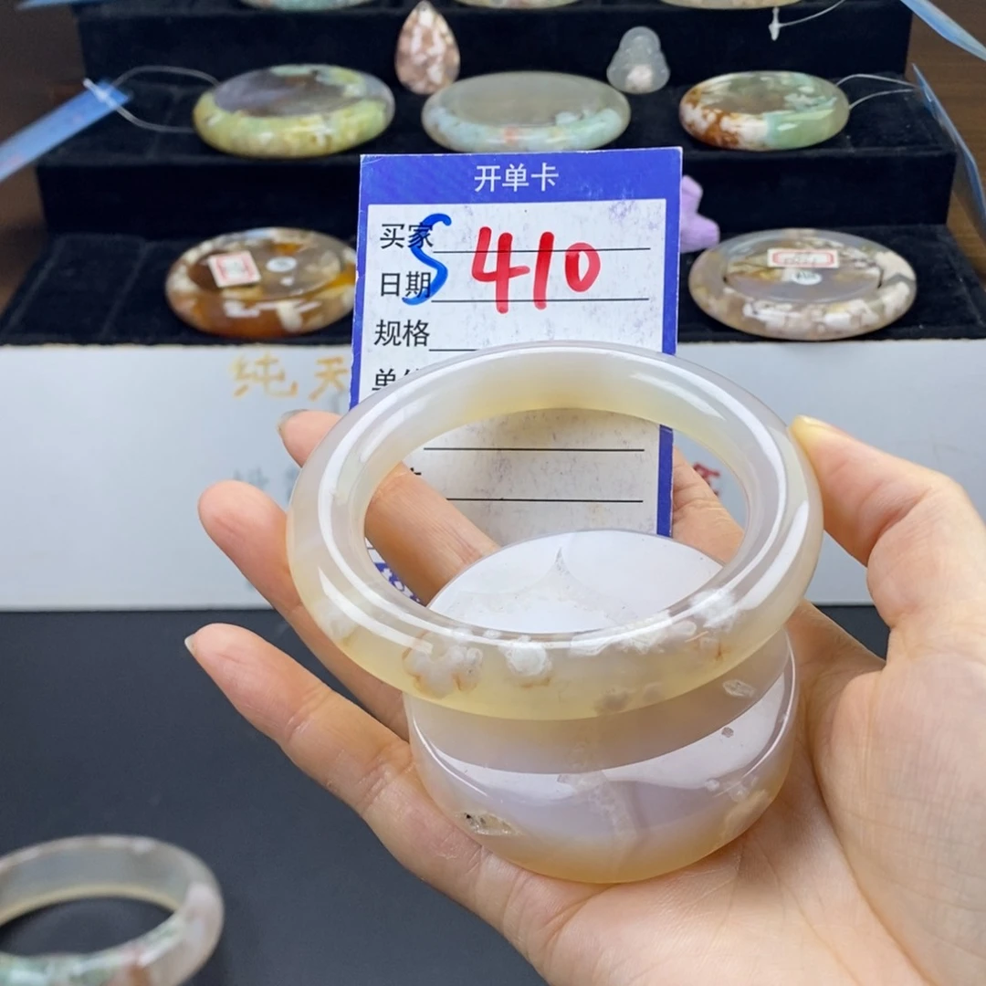 *****石英质玉手镯未镶嵌