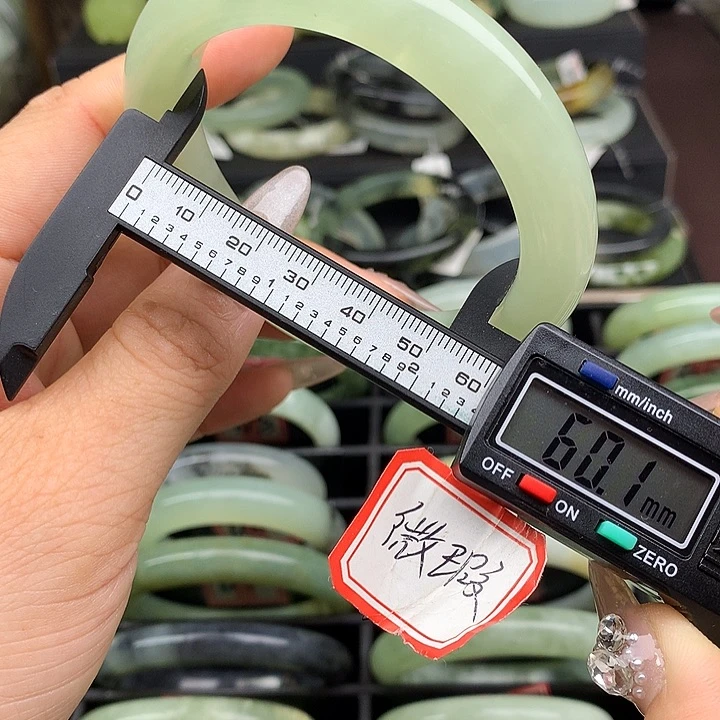 蛇纹石玉未镶嵌手镯610
