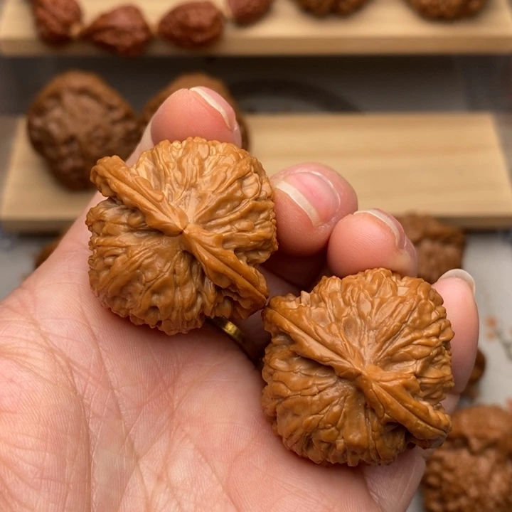 把件核桃文玩核桃白狮子