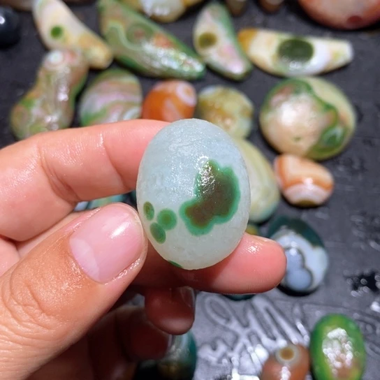 石英质玉珠宝半成品未镶嵌那*是