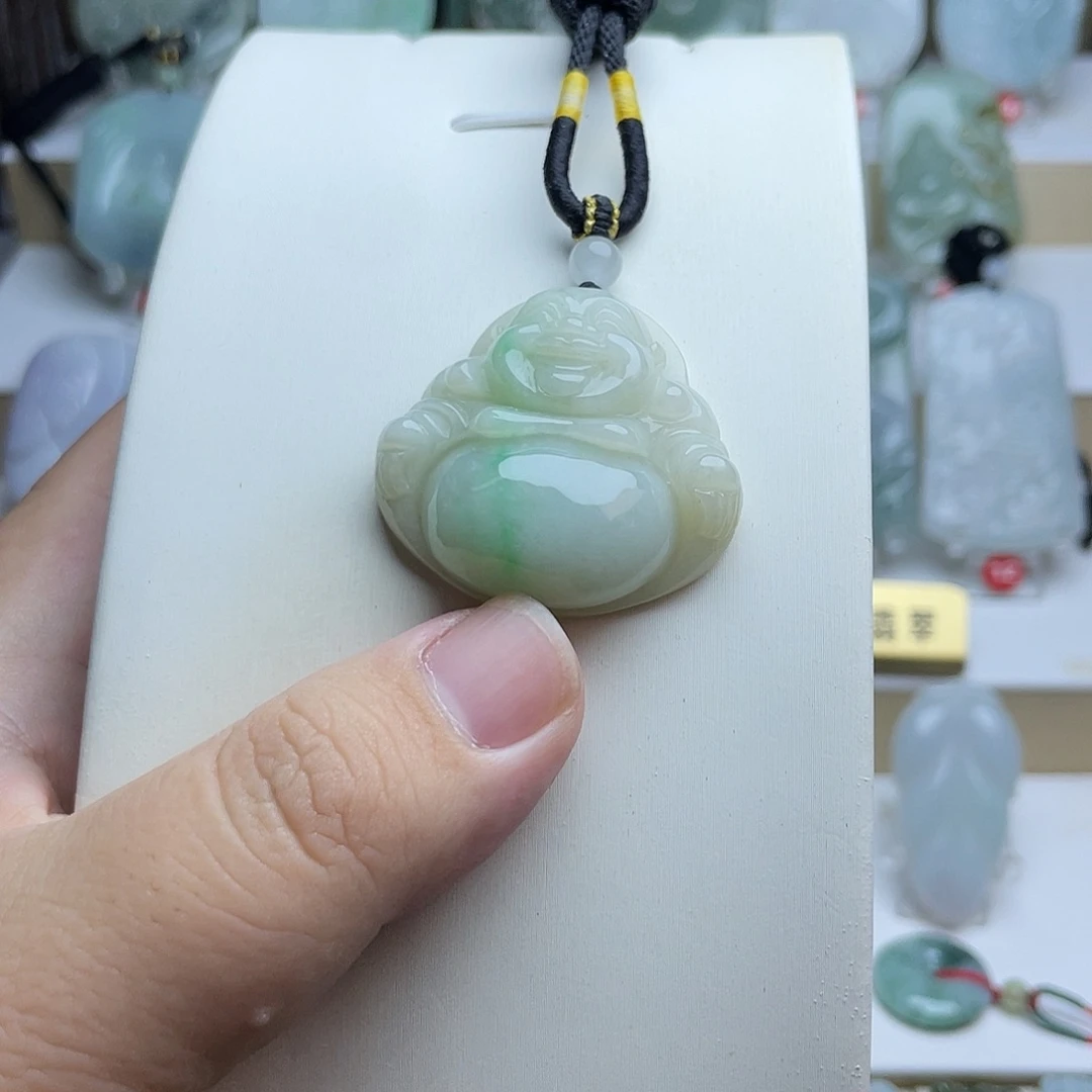 听***唱翡翠未镶嵌颈饰佛公