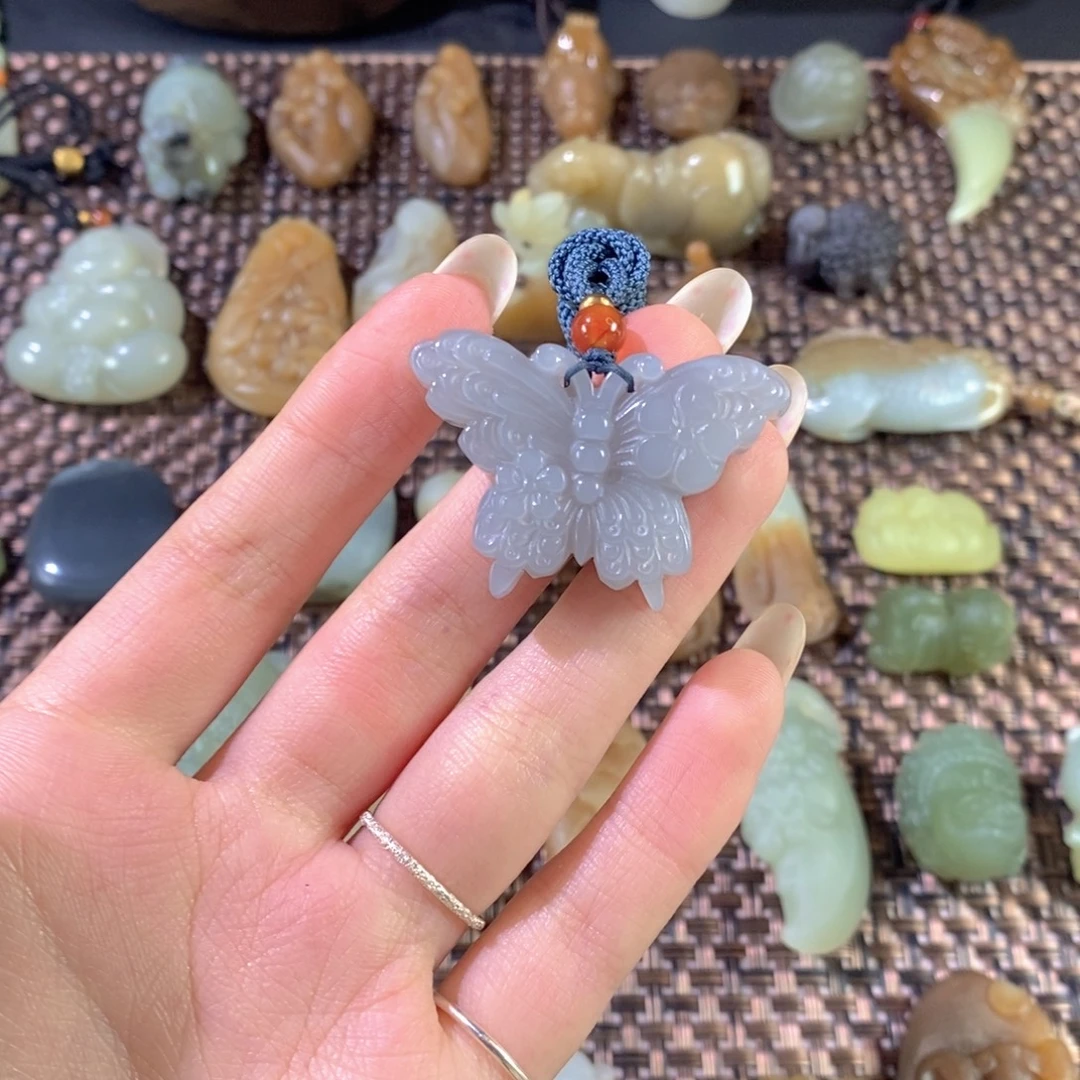 和田玉（糖玉）未镶嵌颈饰蝴蝶