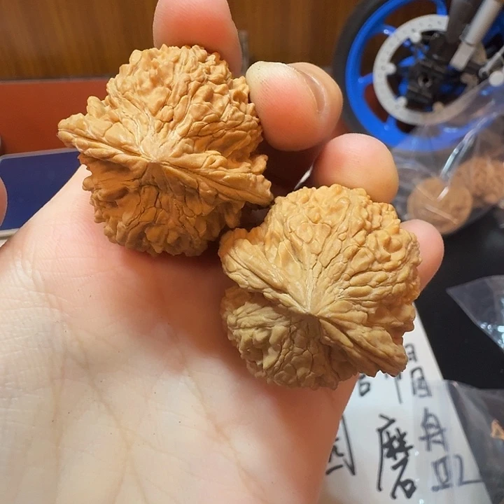 吊坠桃核35尺满天星