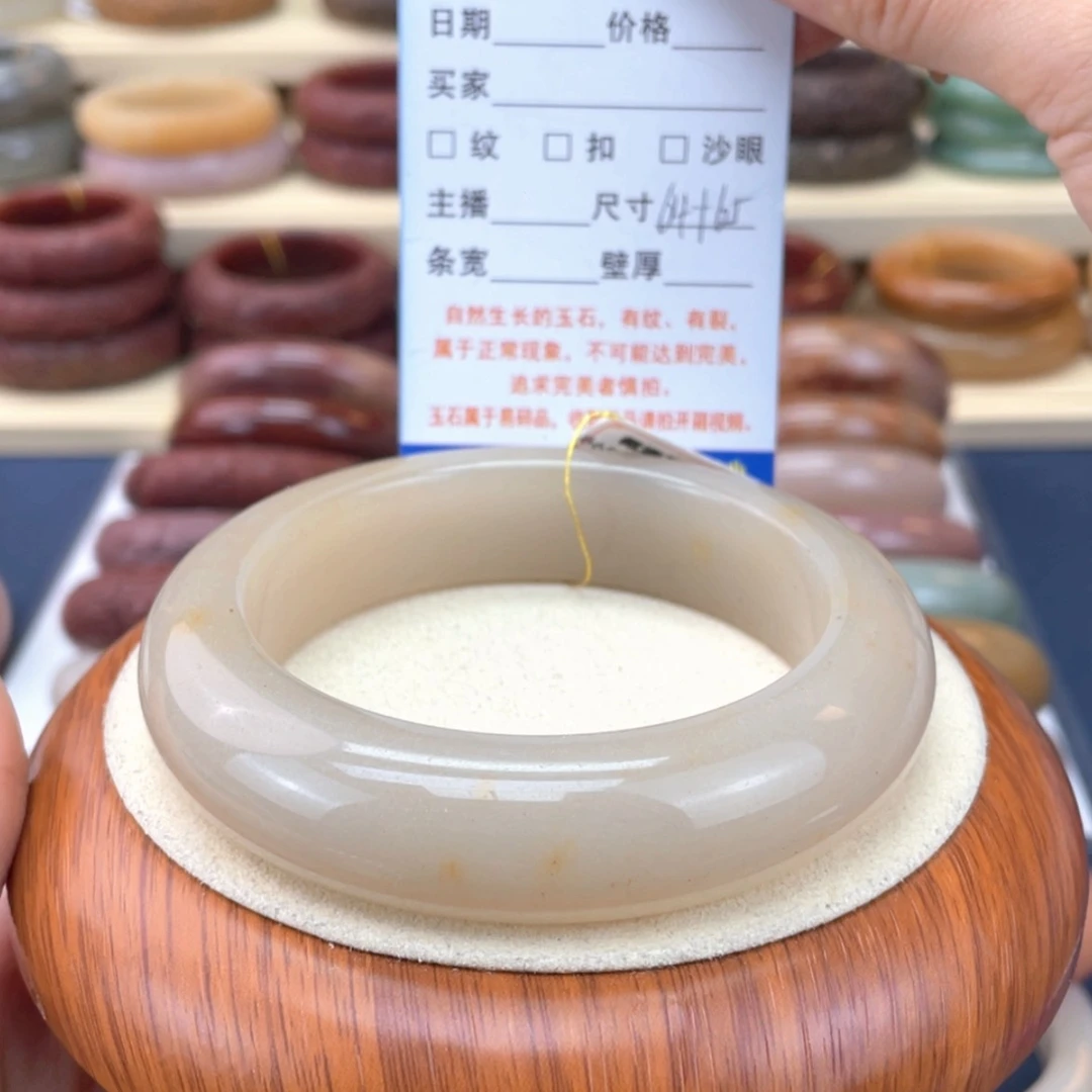 【闪购商品】石英质玉手镯未镶嵌