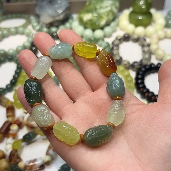 蛇纹石玉未镶嵌手串武****游