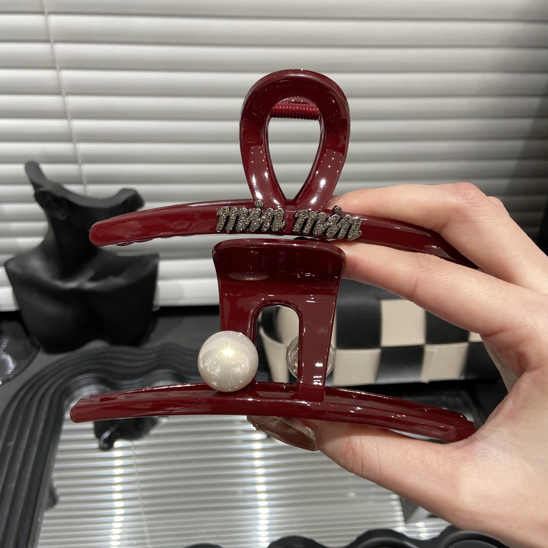 E3976 新年红色字母大号气质后脑勺鲨鱼夹网红时尚百搭头饰抓夹