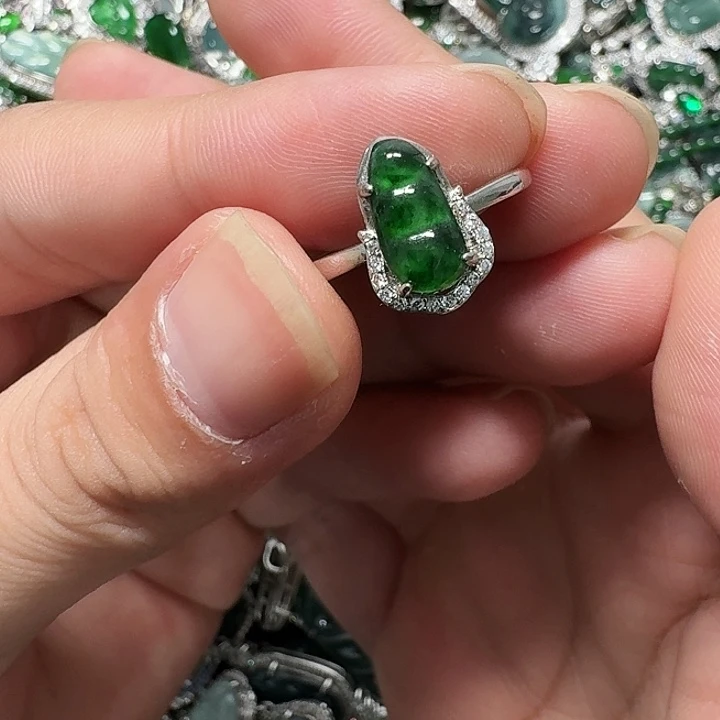 翡翠未镶嵌颈饰天然A货翡翠放漏