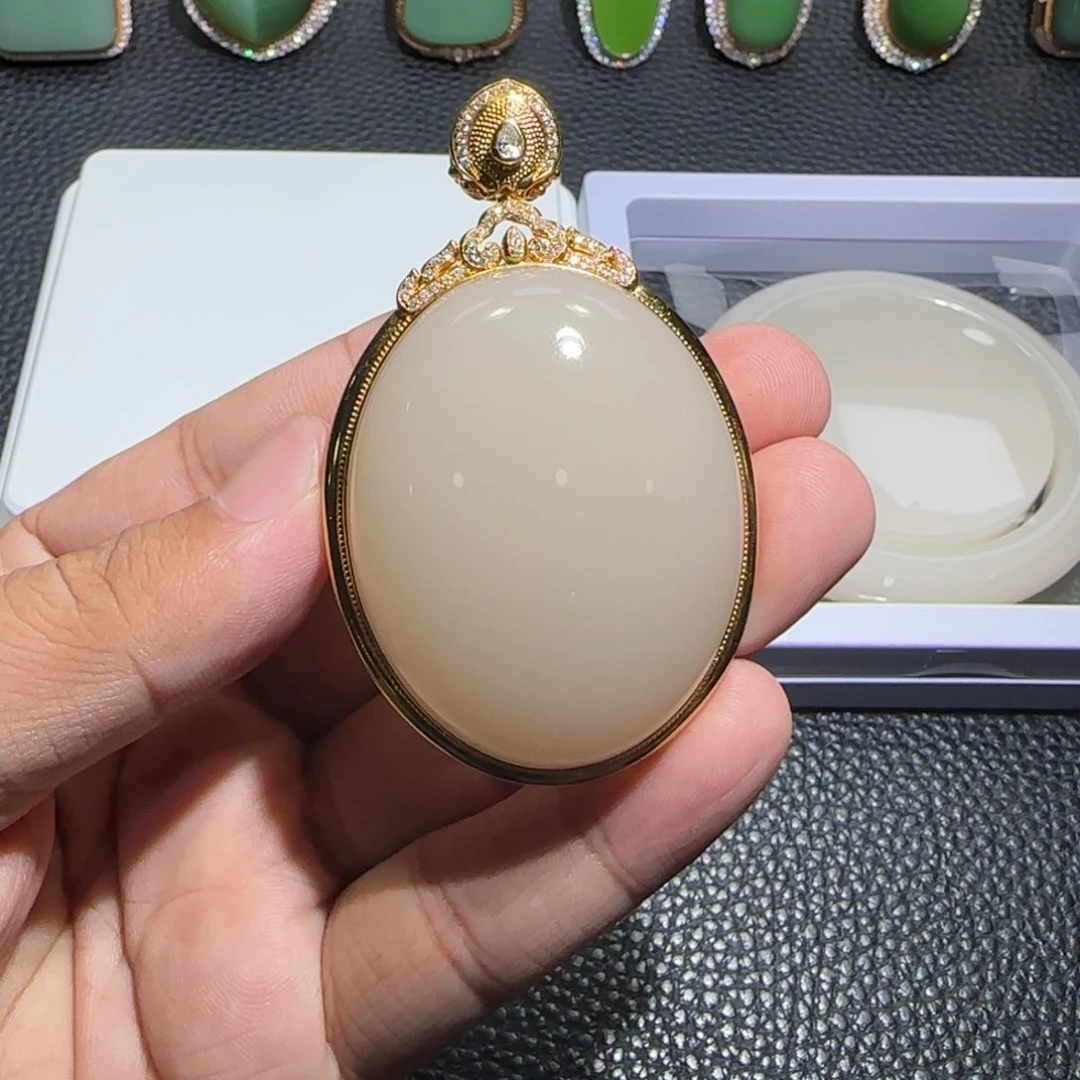 18K金镶嵌和田玉(白玉)挂件K**_
