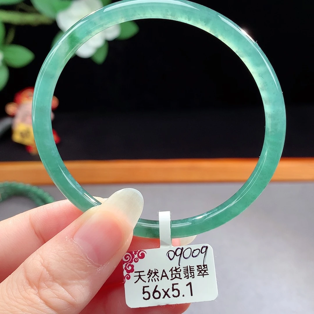 未镶嵌手镯（圆镯）翡翠