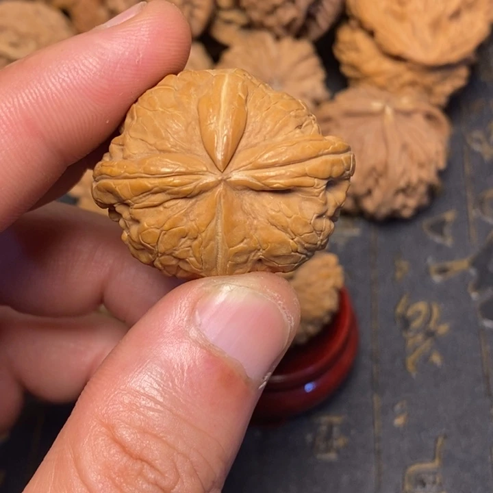 ****段文玩核桃吊坠文玩核桃异形单只
