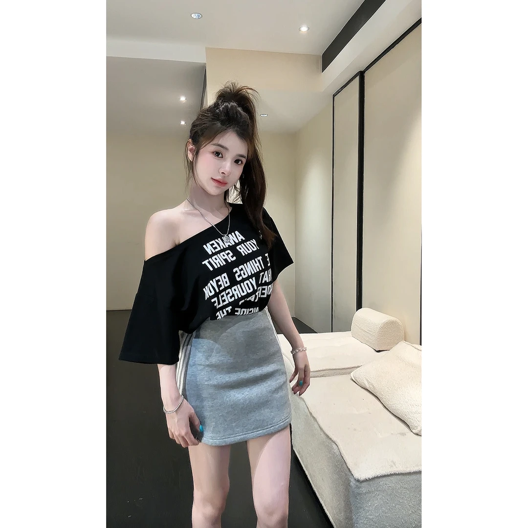 【HuiHui】韩系慵懒oversize字母印花通勤穿搭T桖上衣（H8175）
