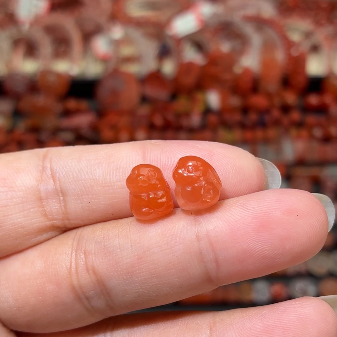 南红玛瑙未镶嵌颈饰爱心兔一对