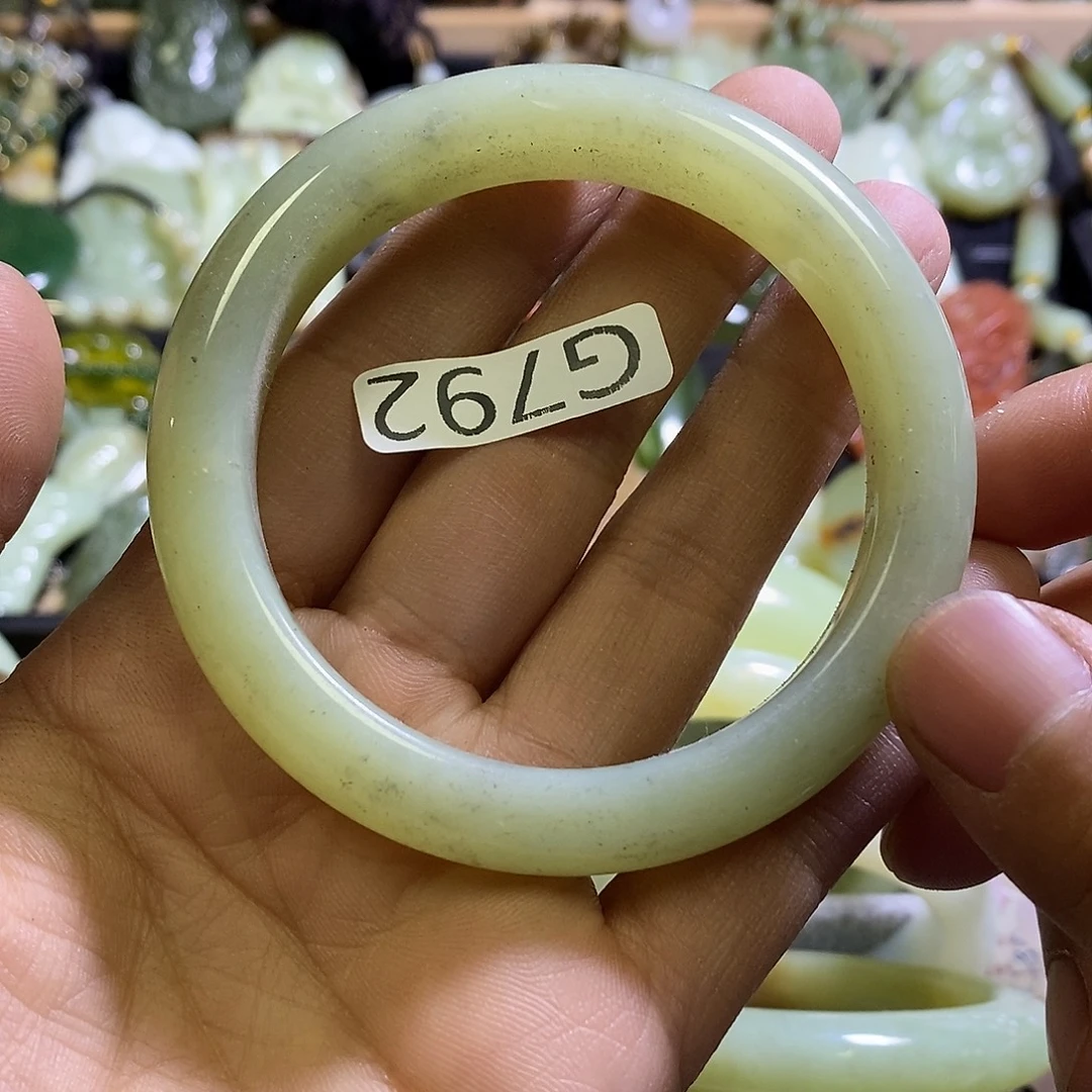 岫玉未镶嵌手镯56口径