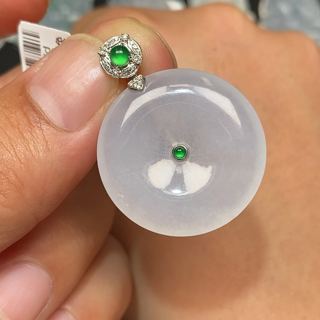 翡翠18K金镶嵌颈饰平安扣