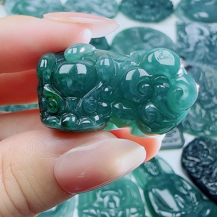 翡翠未镶嵌颈饰多样性发货天然的A货翡翠