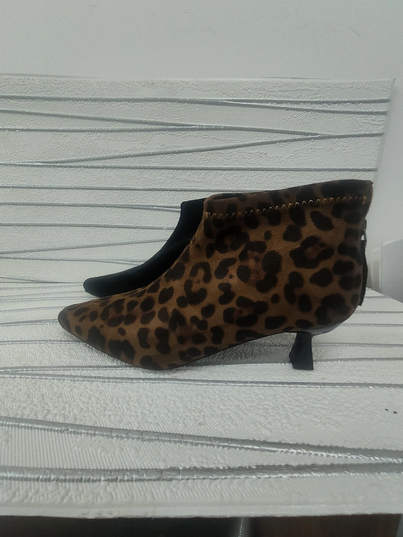 后拉链高跟工装靴磨砂冬冬季短靴尖头靴子方头欧美棕色时尚