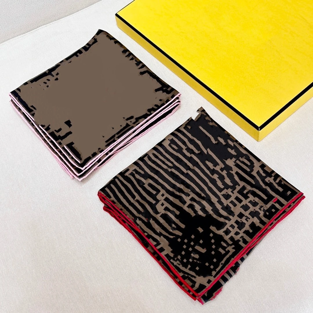 【彭彭甄选】撞色卷边双面字母方巾A102