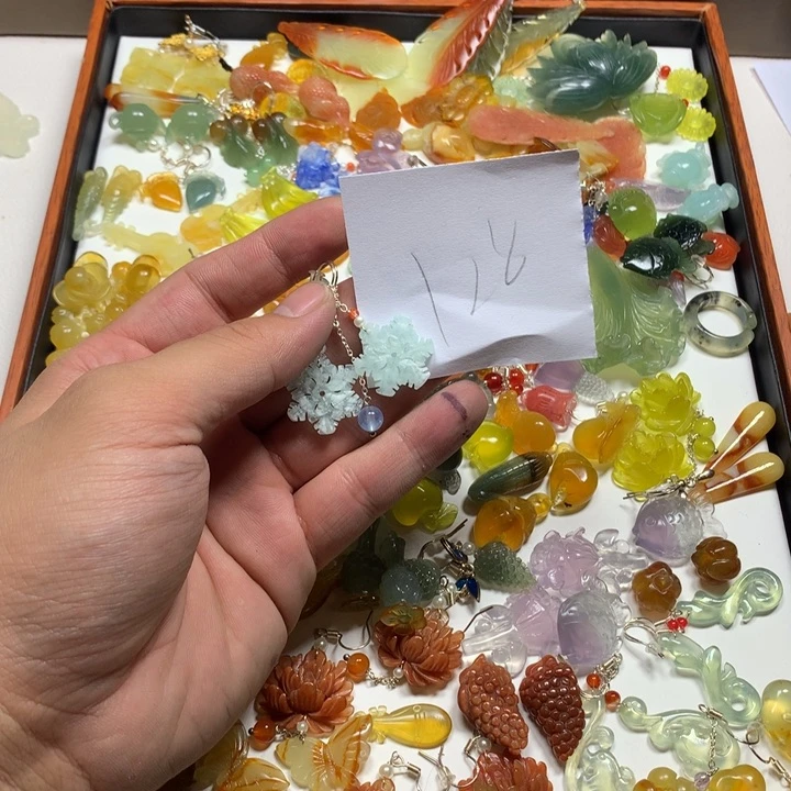 *****蛇纹石玉未镶嵌耳钉