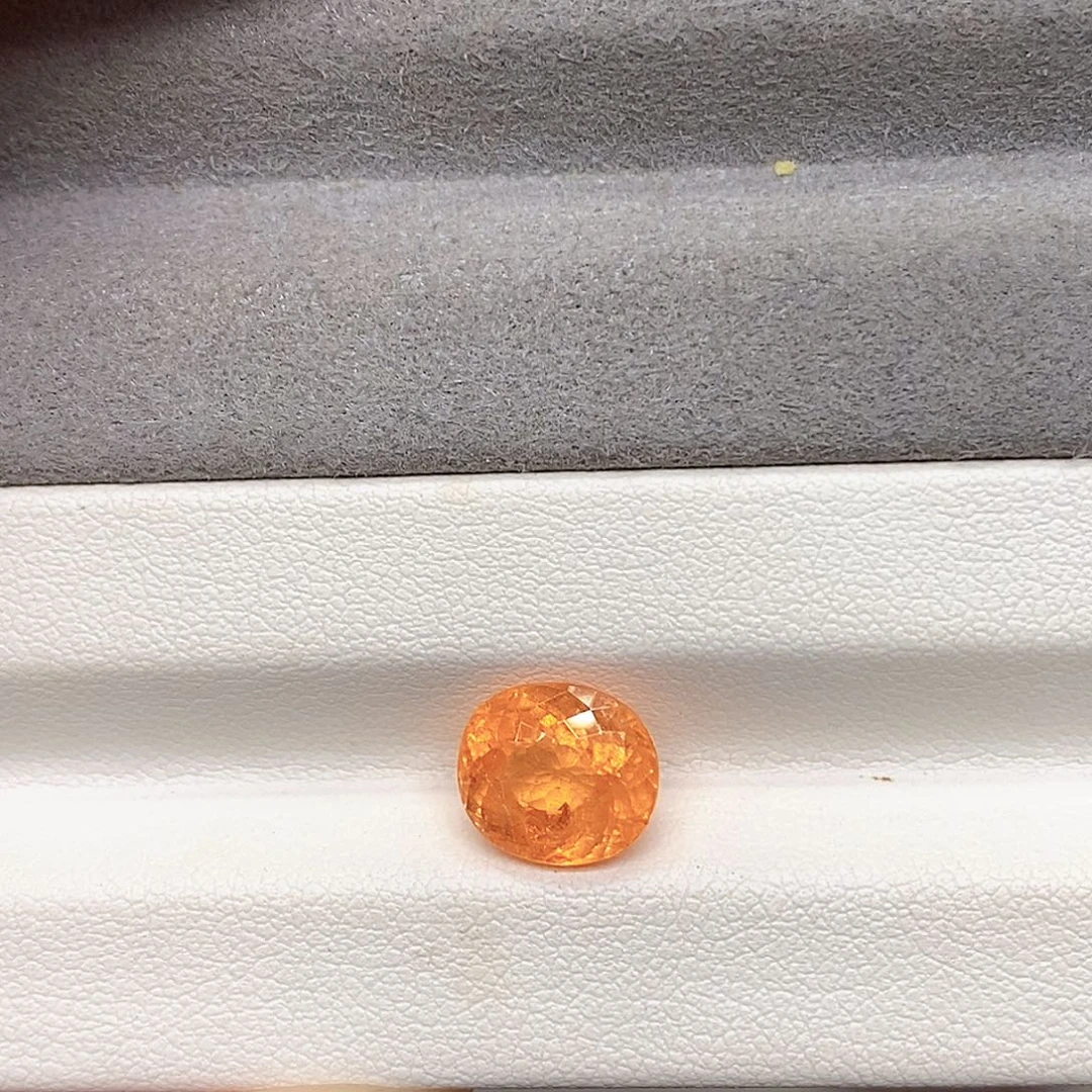 未镶嵌裸石石榴石（芬达石）4.8克拉天然芬达石