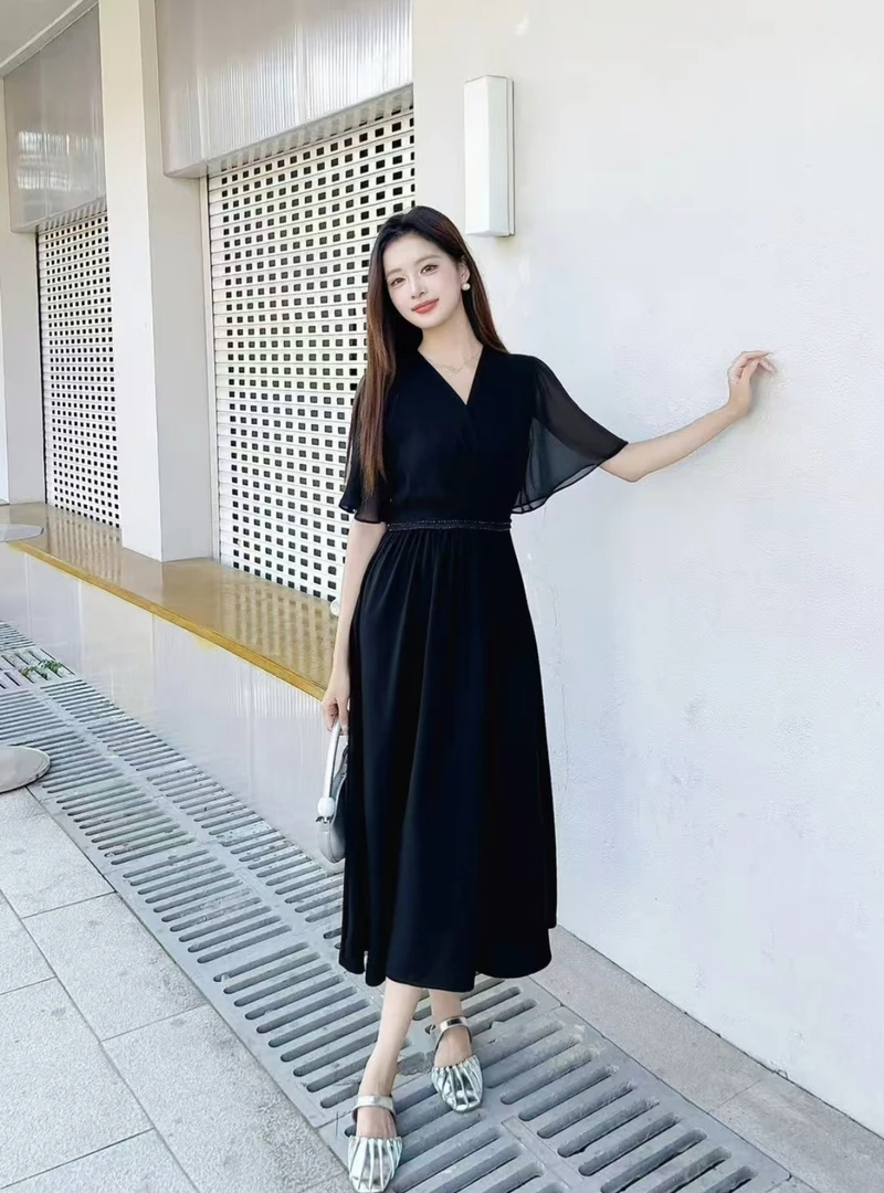 夏季新款赫本风小黑裙弹力收腰显瘦轻奢大气净色法式长裙