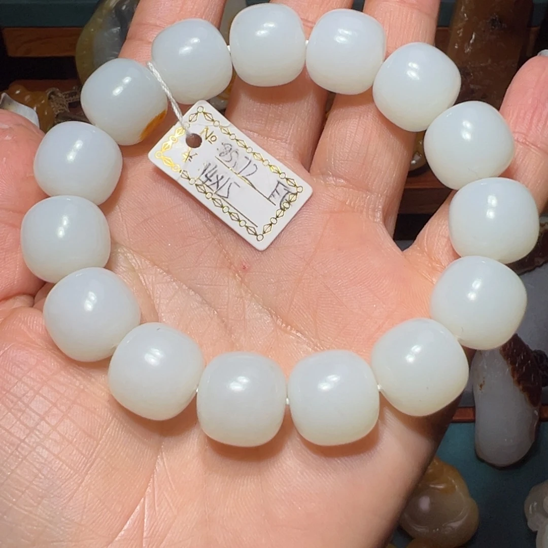 爱***华和田玉未镶嵌颈饰