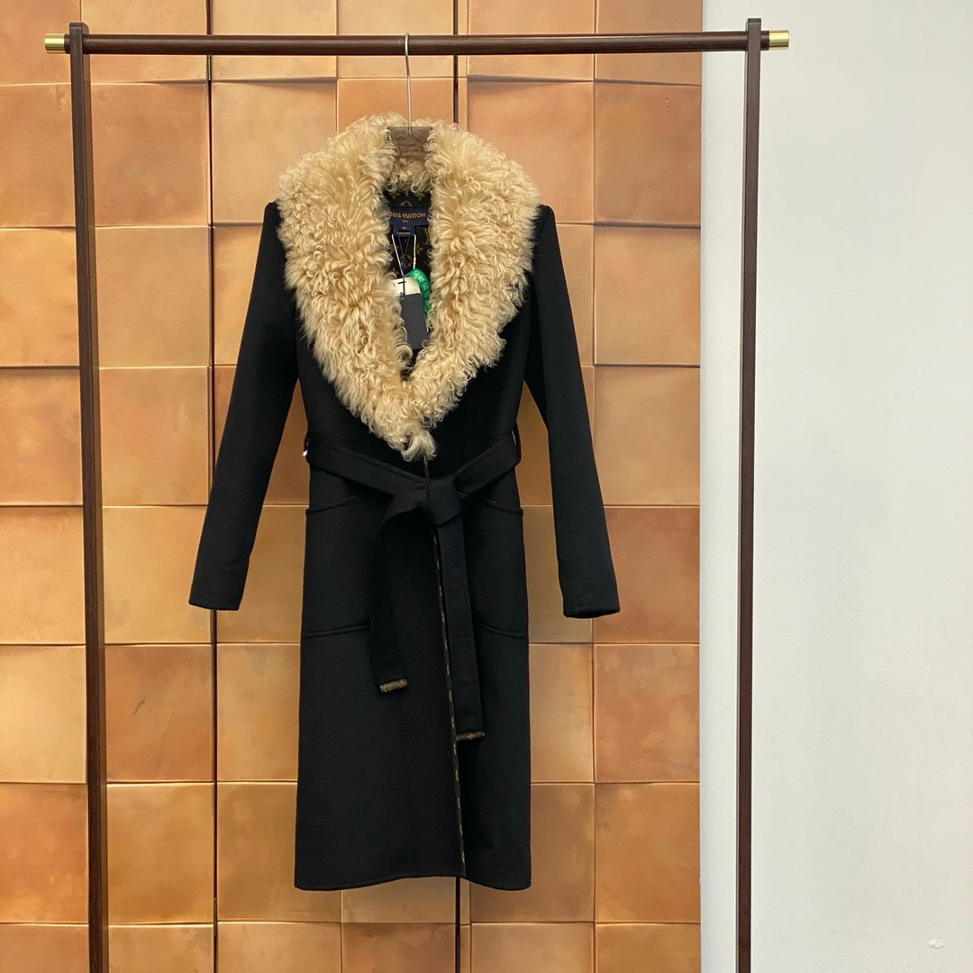 全新未使用 LouisVuitton/路易威登 黑色大衣/36码/备用扣/30746