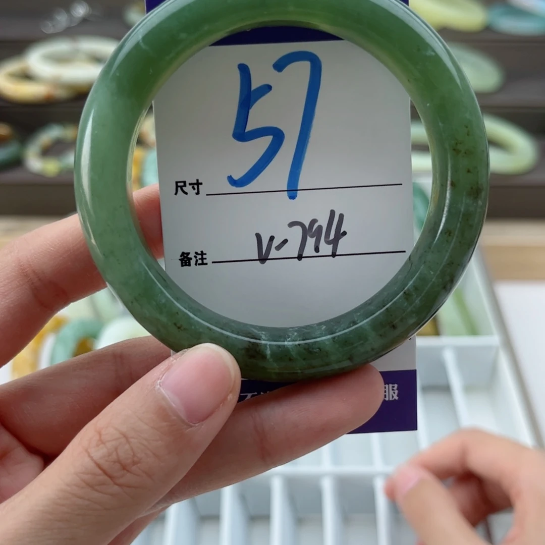 蛇纹石玉手镯未镶嵌