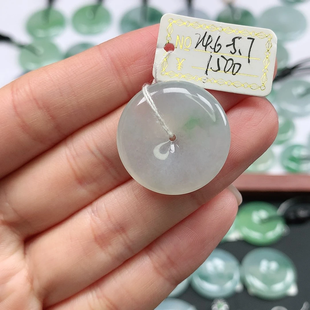 翡翠颈饰未镶嵌平安