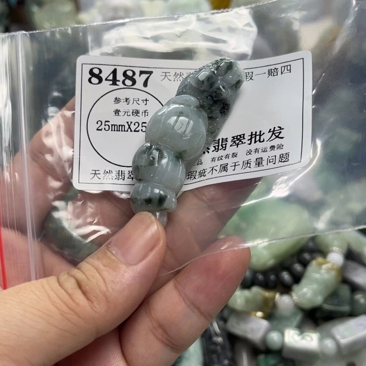 翡翠未镶嵌颈饰8487