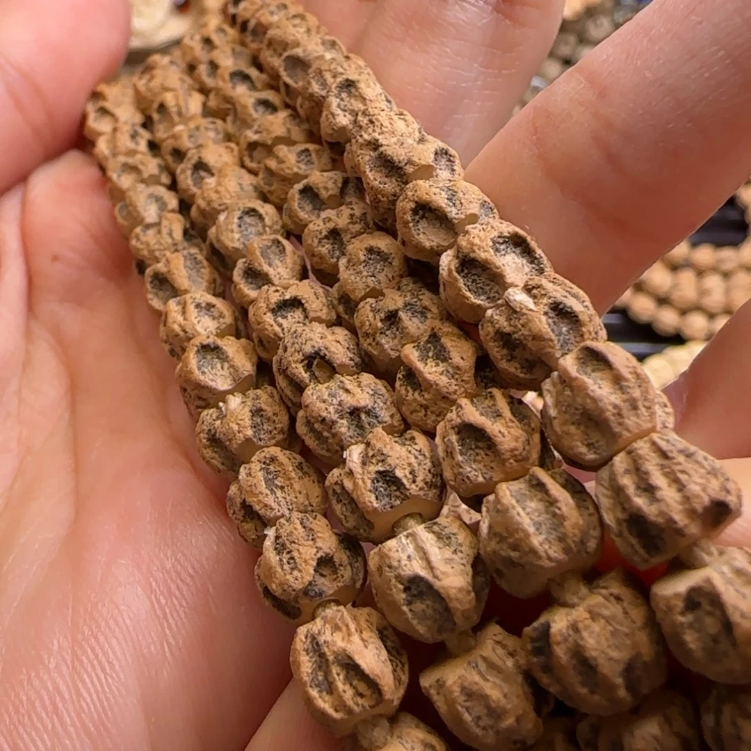 柏香籽/百香籽吊坠年**谈