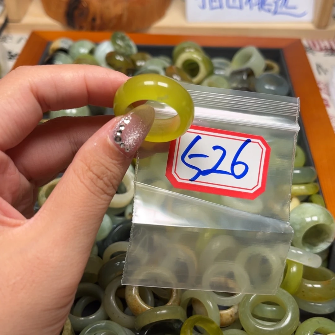 ***蛇纹石玉未镶嵌珠宝奇石
