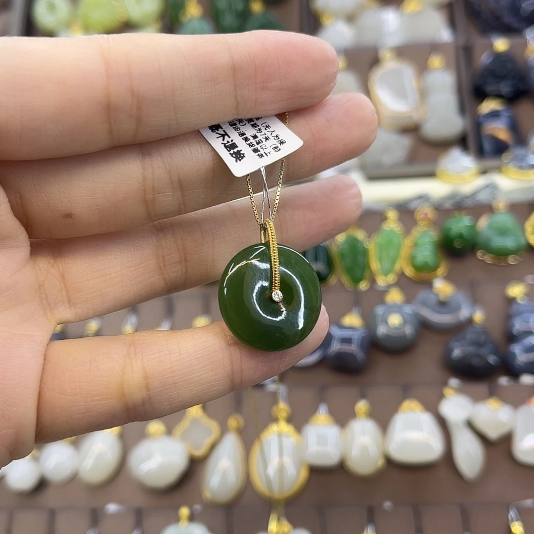 和田玉18K金镶嵌吊坠(赠链)
