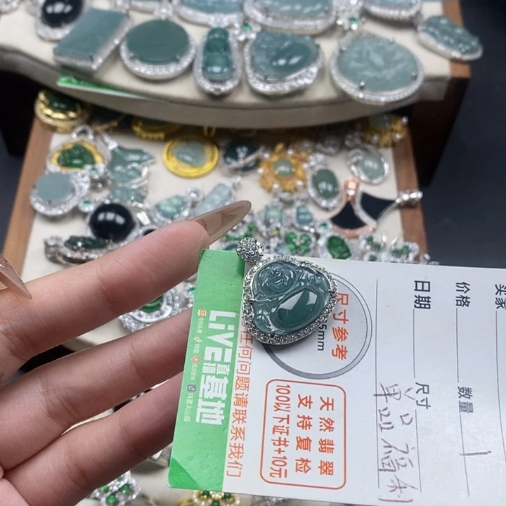 翡翠颈饰未镶嵌翡翠