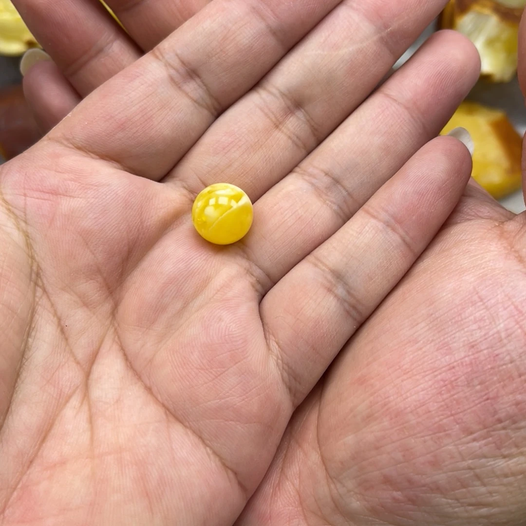蜜蜡裸石未镶嵌珠子