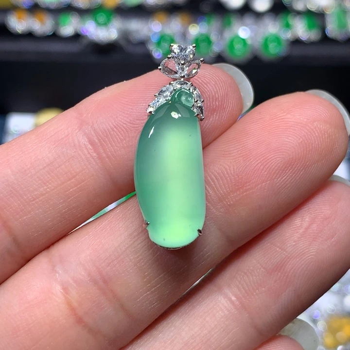 翡翠颈饰18K金镶嵌木那福瓜