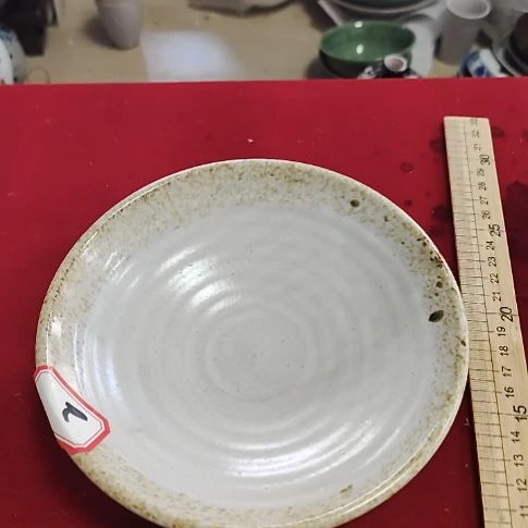 瓷片瓷片，各种摆件，均有瑕疵。沙锅！