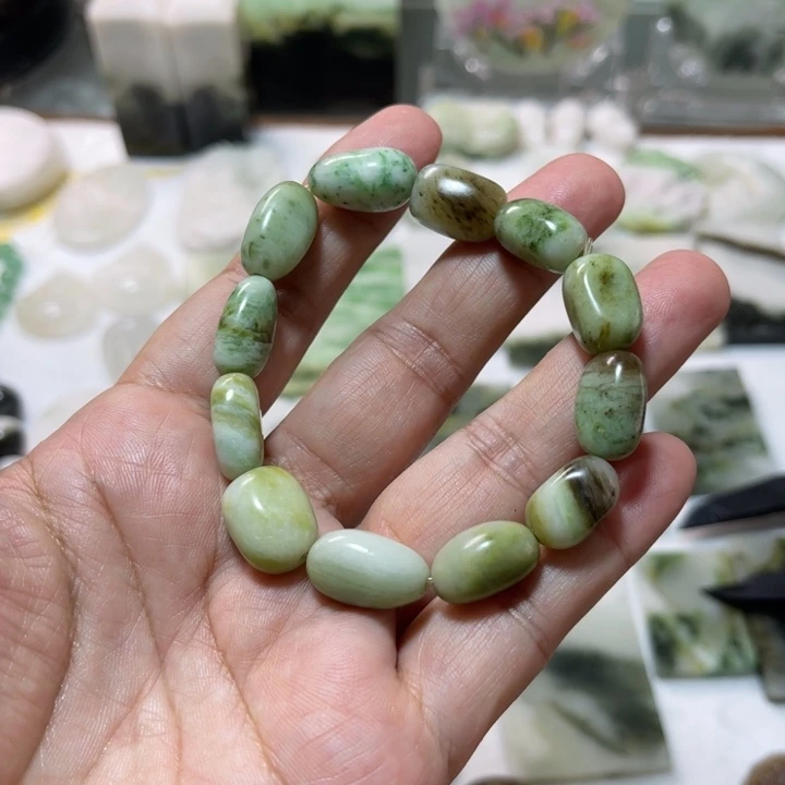 未镶嵌独山玉颈饰