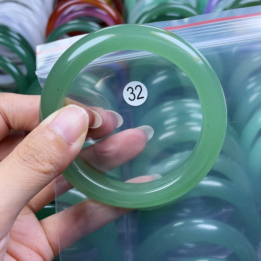 【闪购商品】未镶嵌手镯石英岩玉57