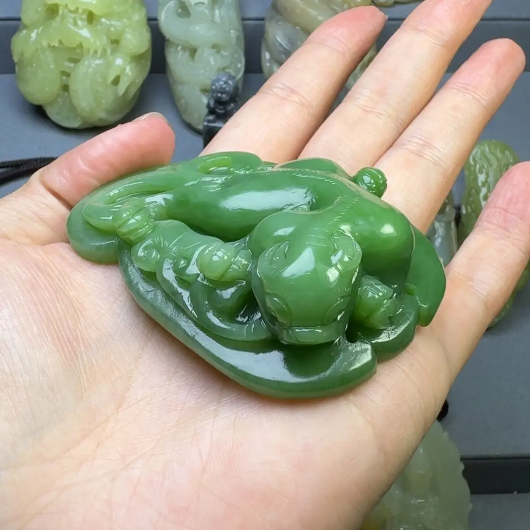 和田玉颈饰未镶嵌可**哥