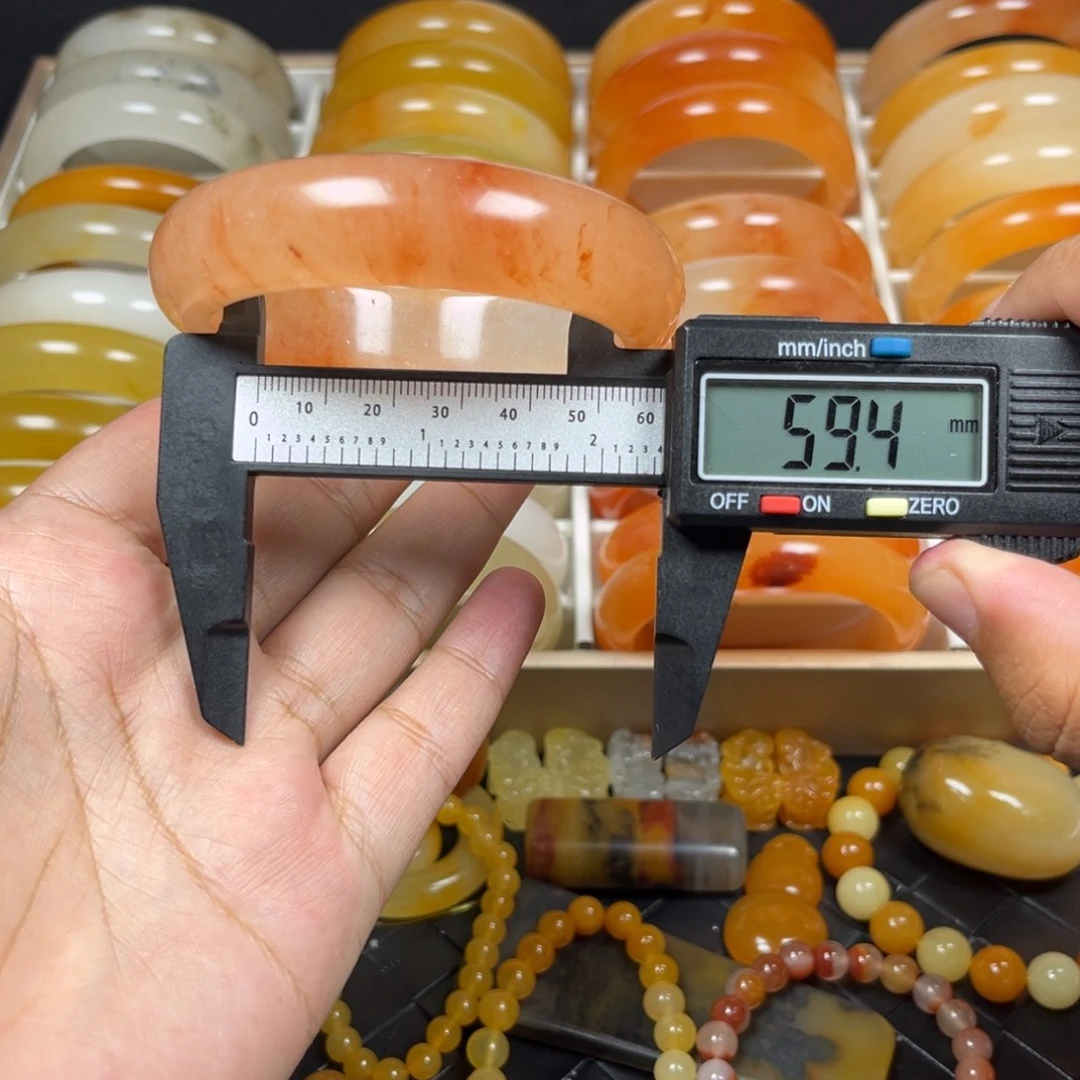 石英质玉（黄龙玉）未镶嵌手镯