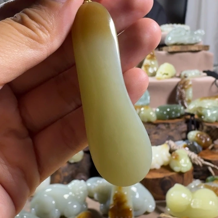 颈饰未镶嵌和田玉（糖玉）