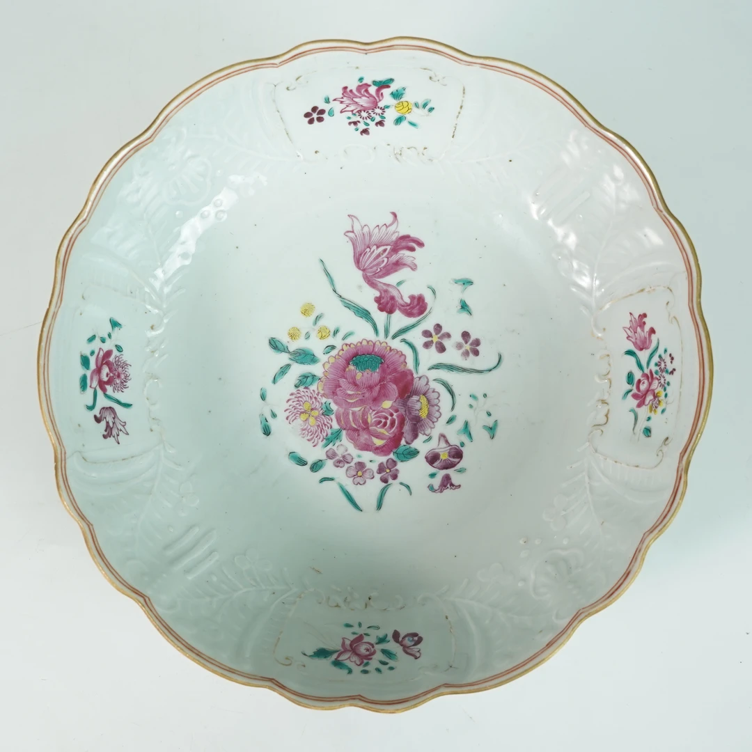 LABC250901019【十竹斋】清乾隆洋彩花卉纹堆瓷花口碗